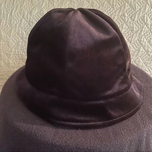 Black bucket hat